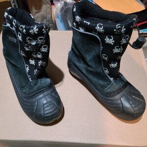 Boys Insulated pirate Snow Boots size 2